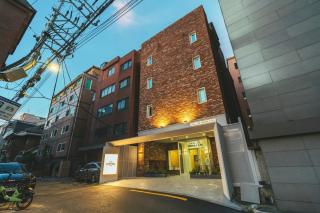 Sinchon Local Friends Hotel - 2