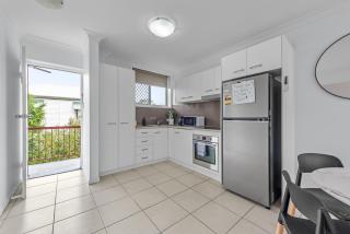 Comfy and Cozy Apt Near Hospitals and CBD with Parking! - 2