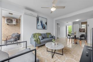 Comfy and Cozy Apt Near Hospitals and CBD with Parking! - 4