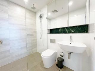 Cozy 3BR Near Green Square Station - 1