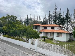 Hermosa casa campestre rodeada de naturaleza y comodidad - - 0