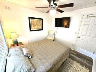 Waterfront hideaway on the canal - 2