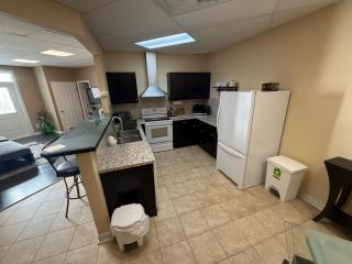 The Marina's Cove - Suite B - WIFI and 2 Free Parking - 5