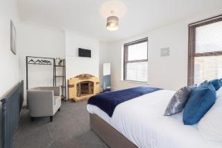 Spacious & Stylish 5 Bed with Free Street Parking - Morecambe - 9
