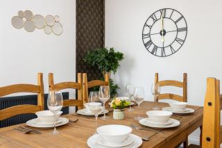 Spacious & Stylish 5 Bed with Free Street Parking - Morecambe - 6