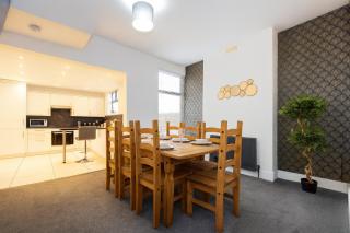 Spacious & Stylish 5 Bed with Free Street Parking - Morecambe - 3