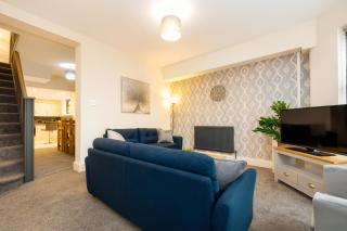 Spacious & Stylish 5 Bed with Free Street Parking - Morecambe - 1