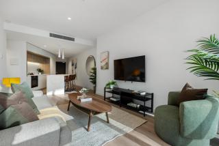 Boutique Luxury CBD Stay Heated Pool Gym Sauna Steam - 7