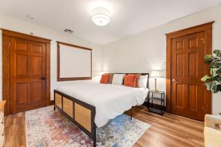 Bright Coastal Escape 4 Bedroom 2 Bath Near CSULB Long Beach Airport and Beach - 2