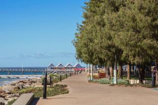 Jetty Views -100m to foreshore - 3