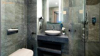 Wonder Hill - bajkowy widok na góry i zalew - 2