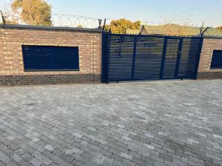 Mana Comfy Victoria Falls with WIFI - 3