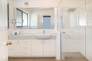 Sea Breeze Villa - 9