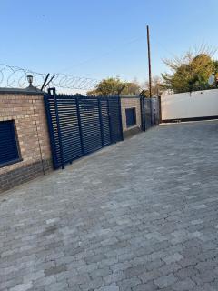 Mana Comfy Victoria Falls with WIFI - 7