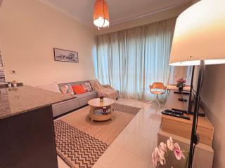 Premium 1BR in Dubai Marina King Bed, Marina View, Near JBR, Beach & Vibrant Nightlife - 4
