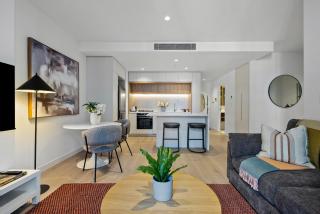 High End Sky Suite Near Marvel, Heated Pool, Gym - 8