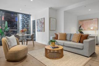 Designer CBD Executive Suite Study Heated Pool Gym Sauna Steam - Melbourne - 4
