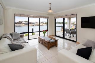 Canal Life - Private Pool and Tennis Court - 7