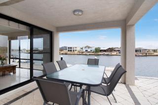 Canal Life - Private Pool and Tennis Court - 5