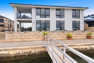 Canal Life - Private Pool and Tennis Court - 4