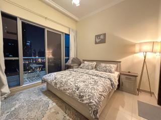 Premium 1BR in Dubai Marina King Bed, Marina View, Near JBR, Beach & Vibrant Nightlife - 6