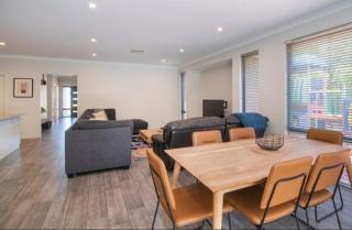 Family Castaway - Free WIFI, 6 Mins to Jetty - 7