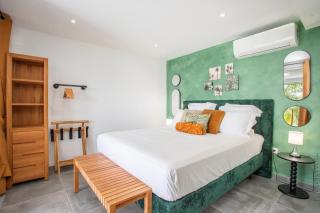 Vert Olivier - Sea View & Serenity - 9