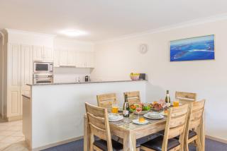 Seashells, 2,21-23 Magnus Street -Unit with Air con, complex lift and pool, close to town - 5