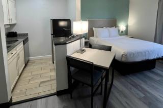 MainStay Suites Sterling near Dulles Town Center - 1