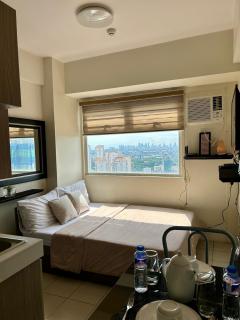 Chic Minimalist Studio in Urban Deca Tower EDSA - Manila - 8