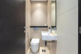 Vacay Lettings - Silverene Marina Retreat - Waterfront Apartment Steps from Marina Mall - 4