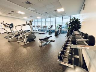 Vacay Lettings - Silverene Marina Retreat - Waterfront Apartment Steps from Marina Mall - 2
