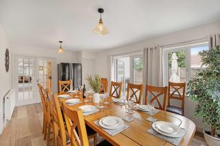 Seven Space - 7 Bedroom Home with Large Garden & Hot Tub - 6