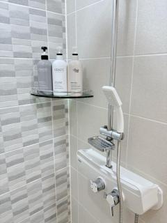 5 minutes from Bupyeong Station 3 rooms 4 beds house good for families friend gatherings - - 8