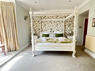 Luxury 2-bed stay, Rooftop Terrace, Hot tub, By Cruise Terminal, Oxford Street - 1