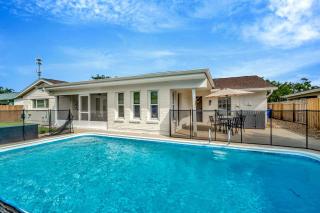 Charming 4BR Tampa Escape with Pool Game room - 1
