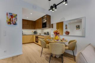 Premium Apartment with Sea View & Free Parking - 0