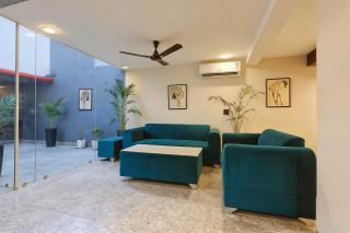Collection O Udyog Vihar - 1