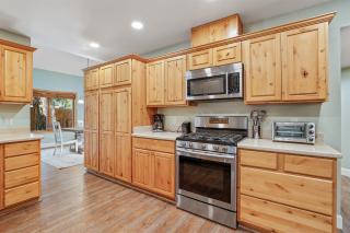 Bluebird Song Prime Flagstaff Location Outdoor Retreat with Fenced Yard and Firepit - Flagstaff - 7
