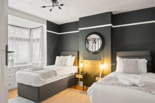 NEW! Stylish home I Perfect for groups I Parking - Bedford - 0
