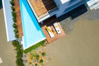 Blue Iris Luxury Beachfront Villa by Nomads - Direct Beach Access & Private Pool - 7
