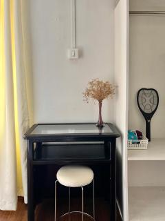 Yellow Stay - 4