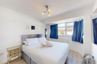 3 Bed Home - 10 Min Walk to Mill Hill Tube - 7
