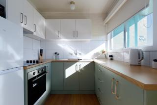 Simple & Comfortable Coastal Retreat - 5