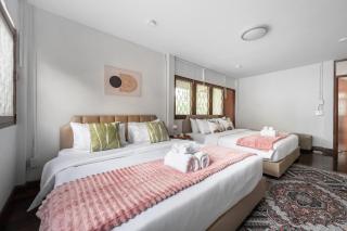 MIQ S22 Pool Villa PhromPhong Emsphere 5BR - 1