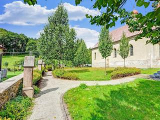Modern Holiday Home in Cerný Dul with Private Garden - 2