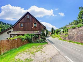 Modern Holiday Home in Cerný Dul with Private Garden - 6