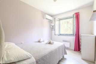 Delightful Seaside Villa - 5