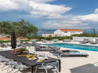 Modern Apartment in Slatine with Terrace - 6