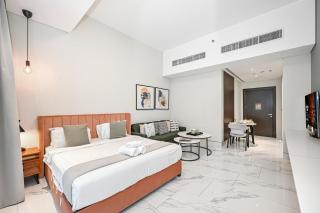 Modern Comfort with Pool and Free Parking Near Dubai Fountain and Burj Khalifa - 5